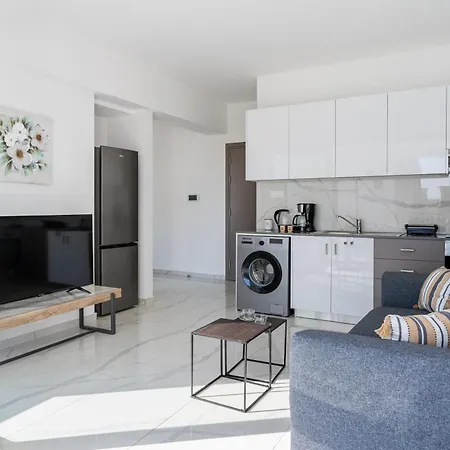 Rosemont & Balcony In Larnaca