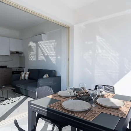 Rosemont & Balcony In * لارنكا
