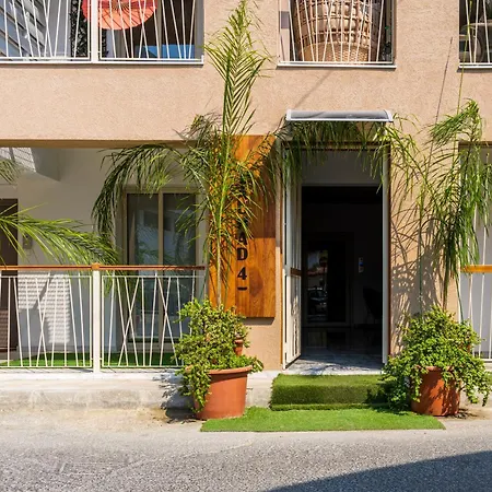Rosemont & Balcony In شقة