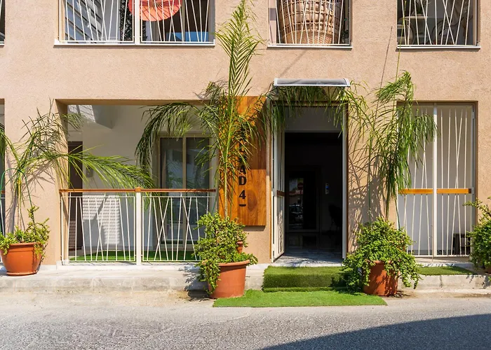 Rosemont & Balcony In Apartment